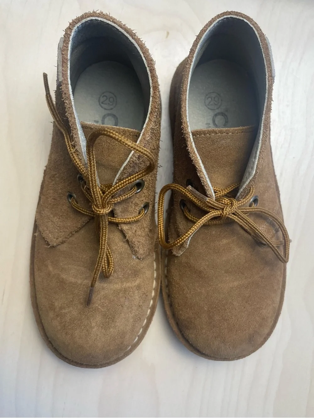 Cienta comfortable suede